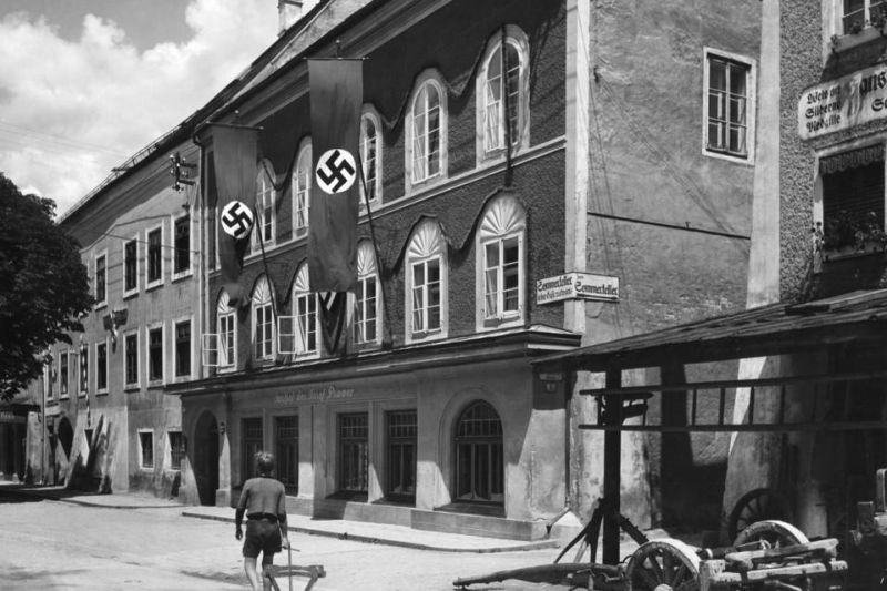 01-a5-hitler-house