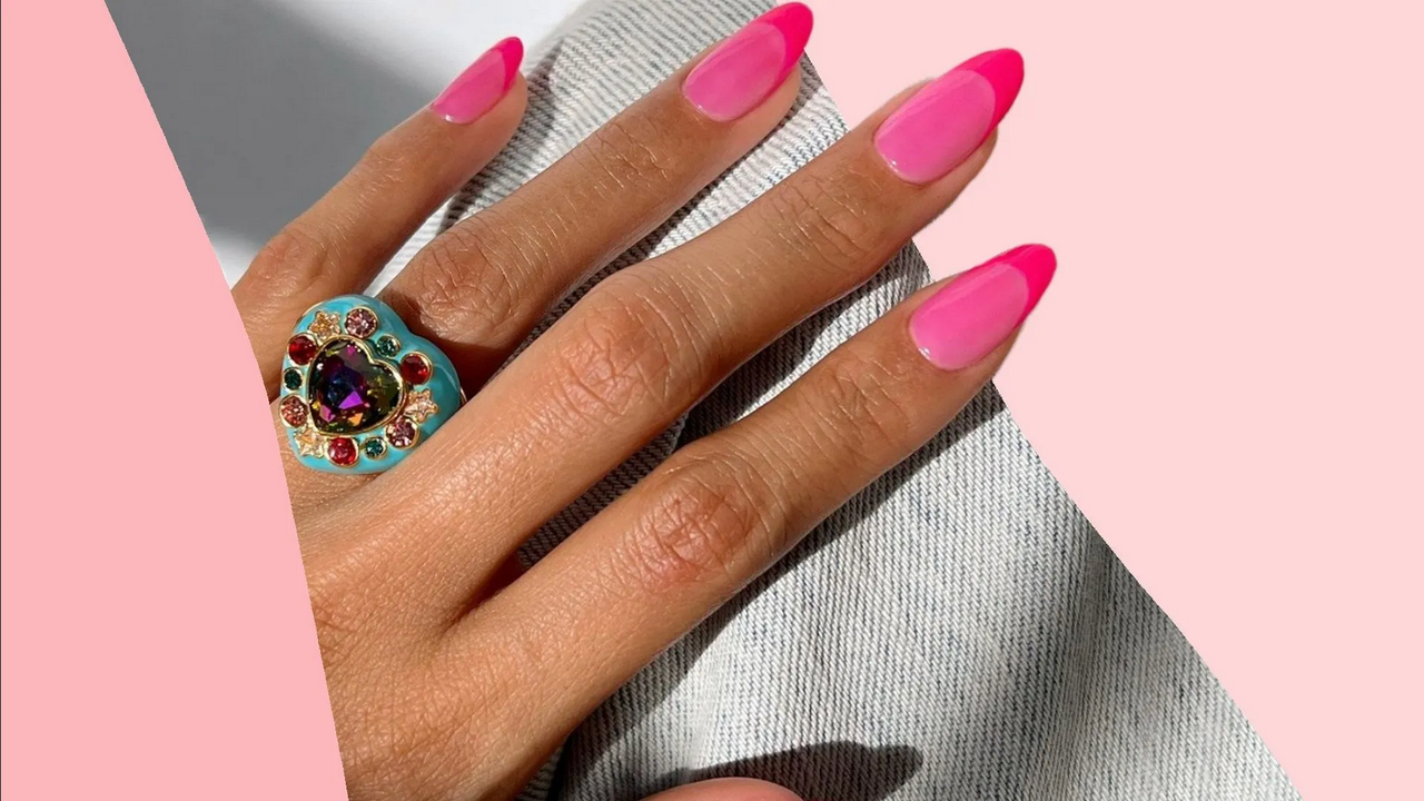 Uñas acrílicas en tonos rosa ideales para el estreno de Barbie 2023