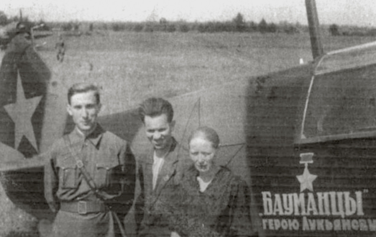 Lavochkin-La-5-240IAP-presentation-aircraft-at-the-test-field-Aug-1943-01