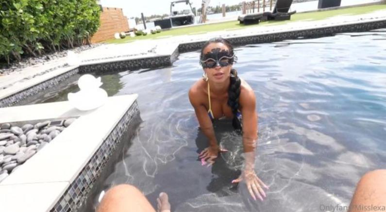 OnlyFans – Miss Lexa Squirting Outdoor (2026)