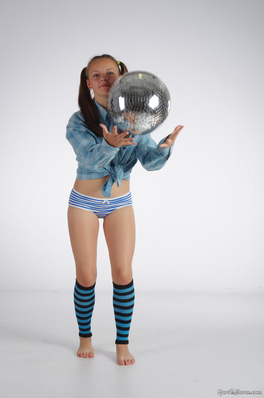MarvelCharm_Nika-Disco-Ball-013