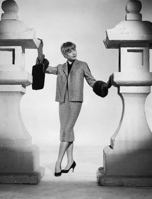 Shirley_MacLaine_b31