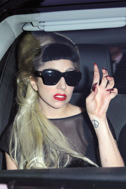 3-2-11-Arriving-at-Thierry-Mugler-Fashio