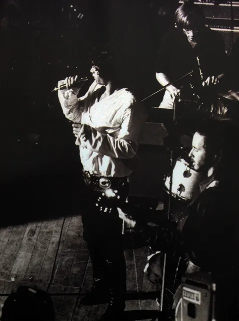 https://i.postimg.cc/GmWz25Vb/The-Doors-Poster-1968-Jim-Morrison-Roundhouse.webp