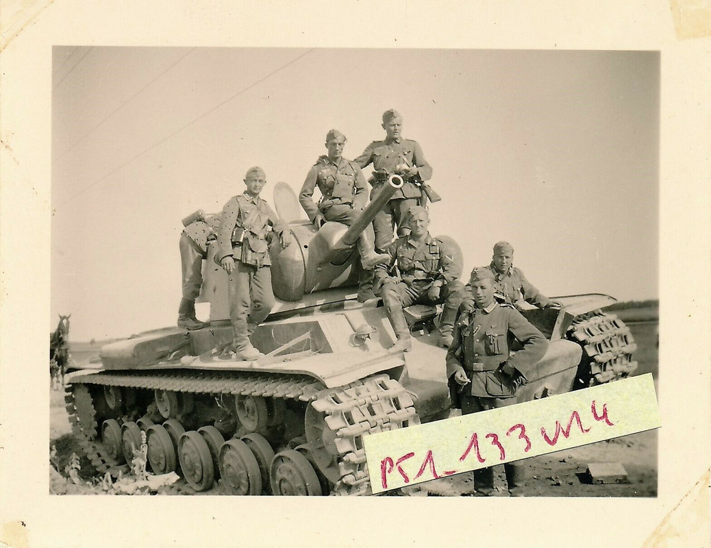 Zerstörte § Erbeutete russ. PanzerVormarsch im Osten 1941 263.I.D.