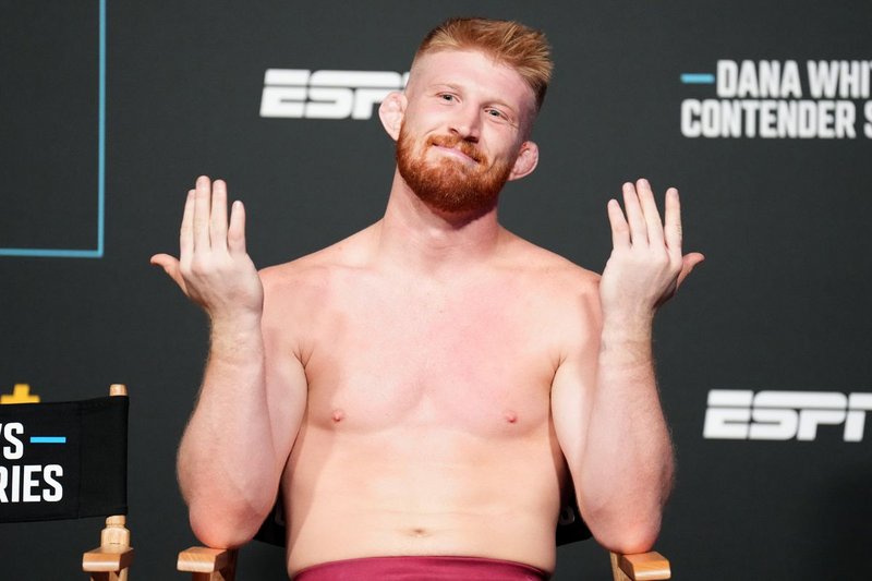 Бо Никъл няма да дебютира в UFC през декември 