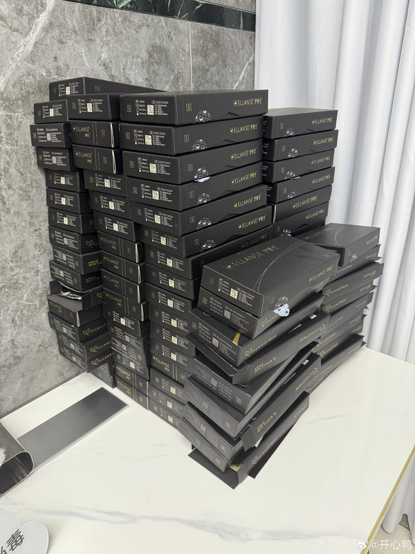 008FUxqCgy1i2szkc3nwvj33b04eo7wk