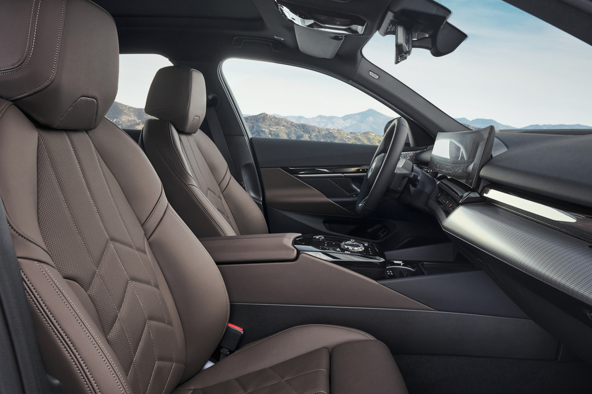 P90505133_highRes_the-new-bmw-i5-edriv