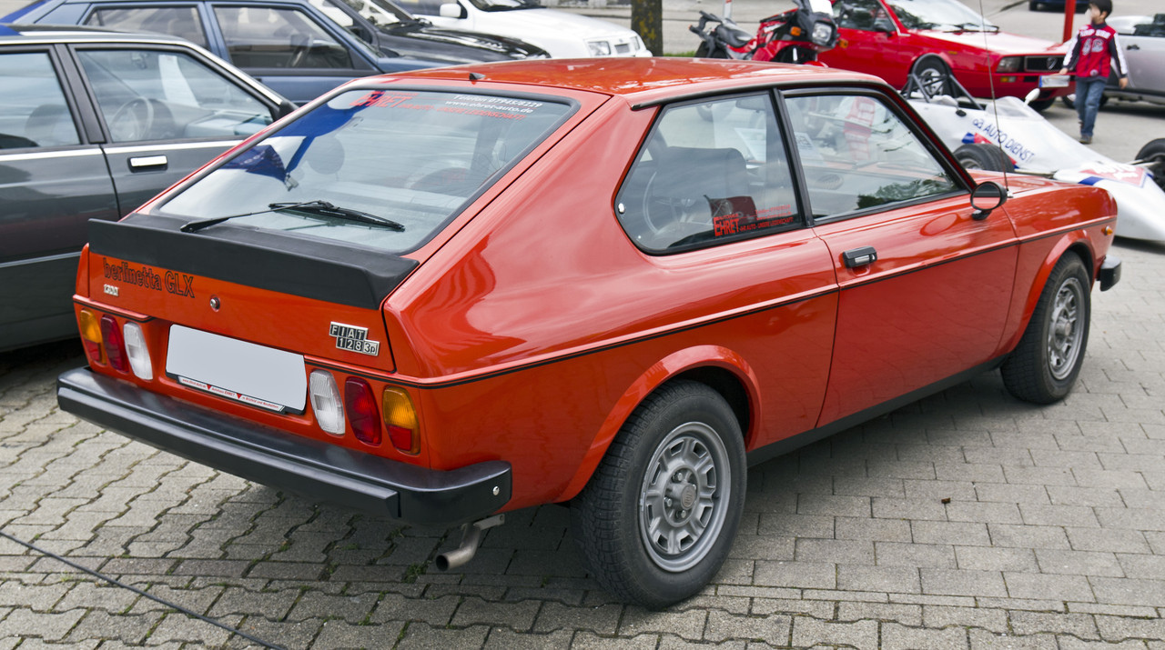 Chat forumasa - Page 37 Fiat_128_Berlinetta_rear_20110416