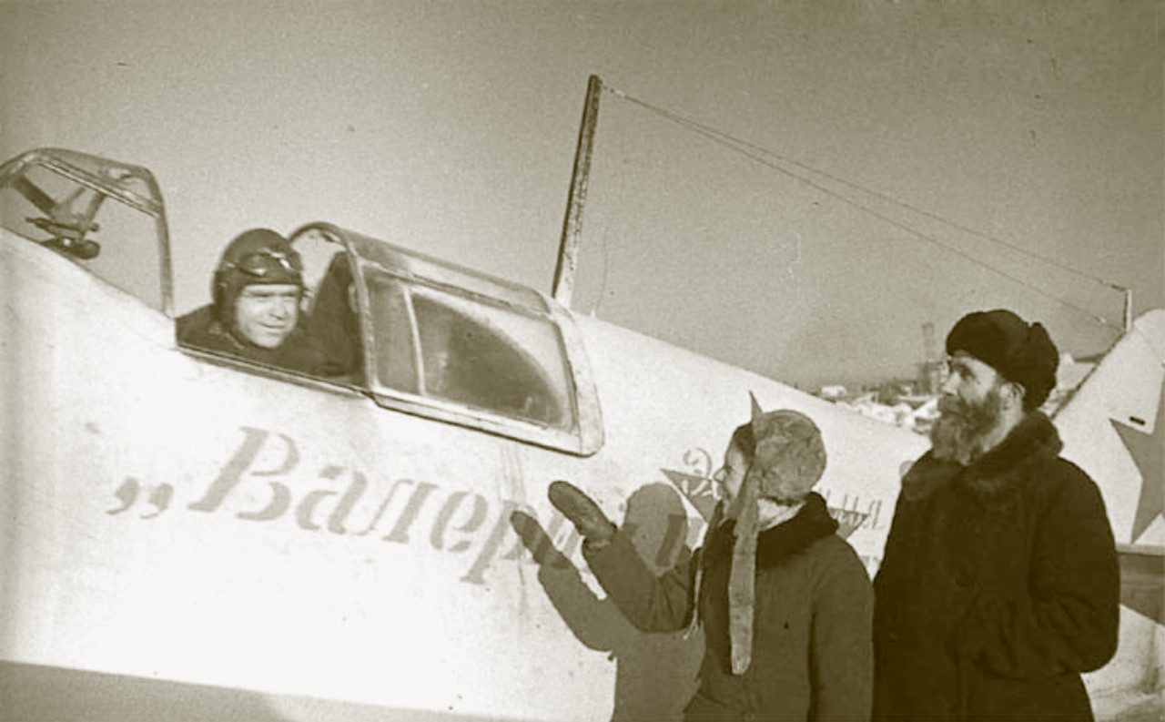 Lavochkin-La-5-31IAP-or-131IAP-Red-22-slogan-Eskadrilya-Valeriy-Chkalow-02