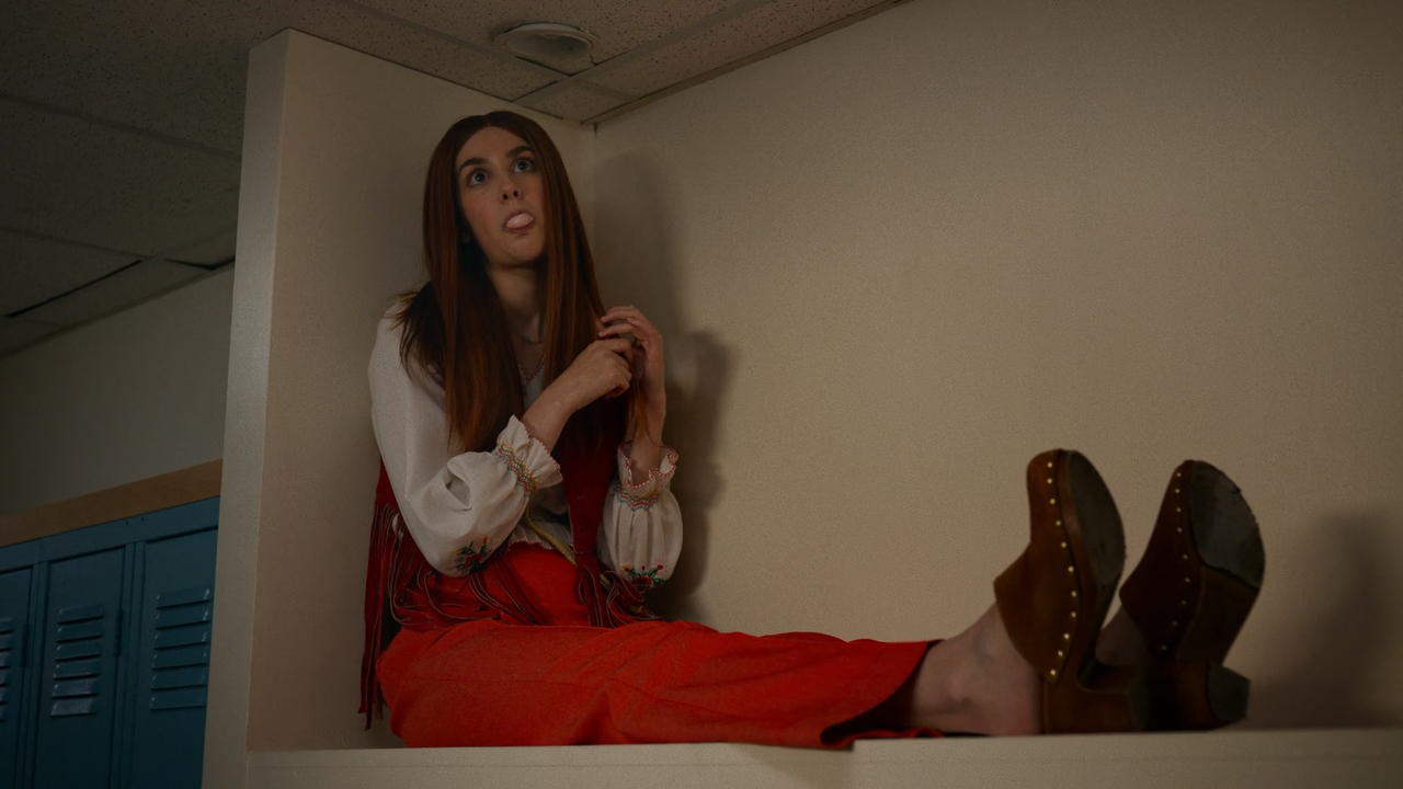 School Spirits (2023) S01E01 My So-Called Death (1080p AMZN WEB-DL x265 10bit EAC3 5.1).mkv_snapshot