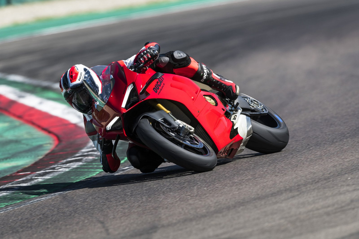 Супербайк Ducati Panigale V4 2022