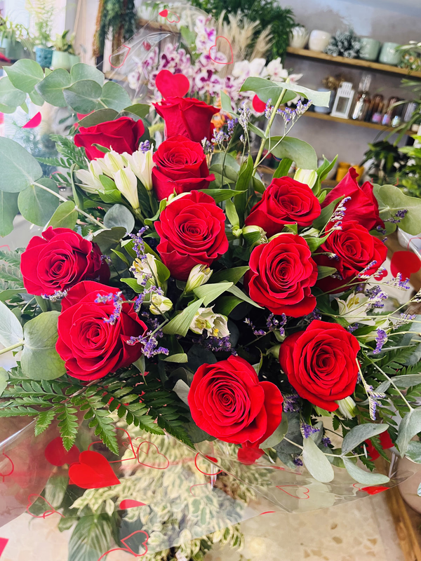 Ramo 12 Rosas Rojas Con Verde