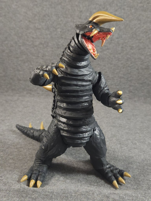 knockoff_S.H.Figuarts_Black-King (9)