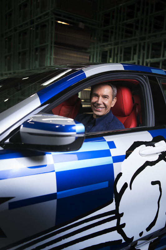 P90449953_highRes_the-8-x-jeff-koons-l