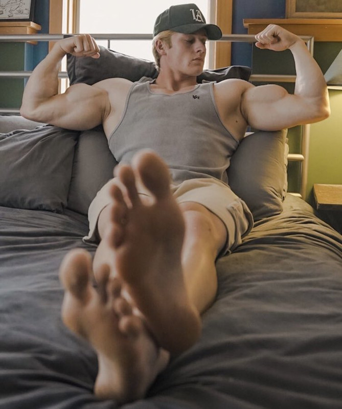 I'm 6'1" 225# of solid muscle. I want what's mine and you will hand it over with your jaw dropped to the floor. So DM me on Twitter and beg for my cashtag and let's get the drains going. NOW!