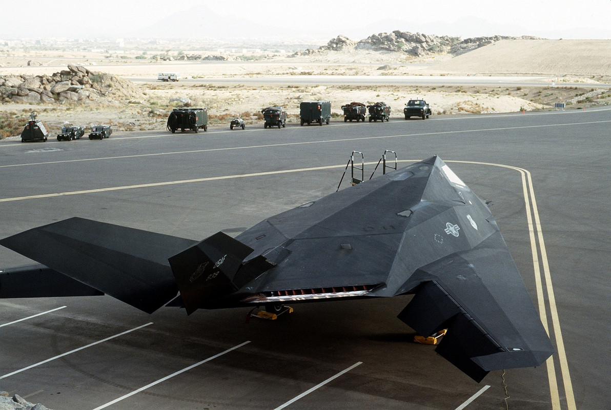 на авиабазе Эр-?иядв ходе операции Щит пустыни; Саудовская Арави