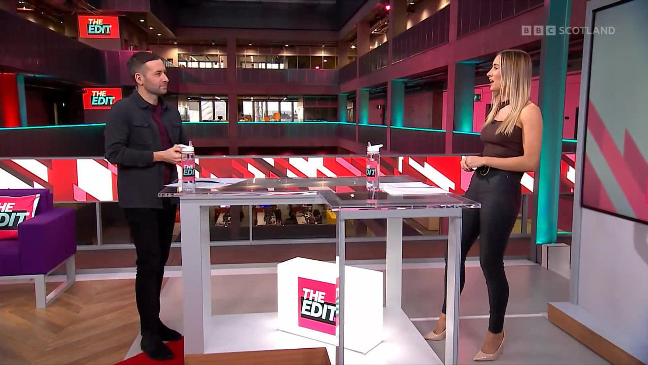11.27 - 19.15.00 - The  Edit. Entertainment News And Chat With Amy Ir...-1.m4v_snapshot_17.25_[2021.