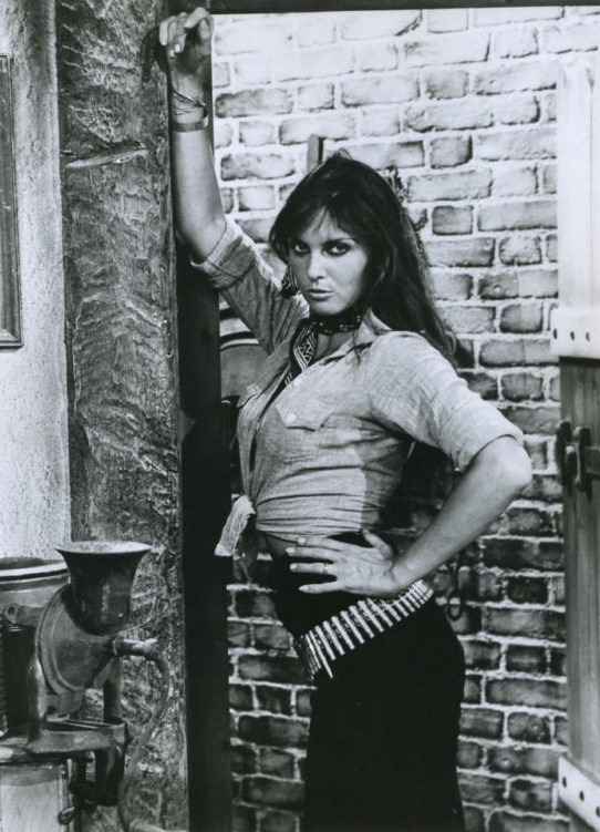 Caroline_Munro_b40