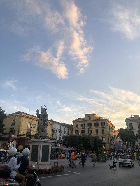 Nápoles y algo más y algo menos. Agosto 2022 - Blogs de Italia - Sorrento, la entrada a la Costa Amalfitana (13)