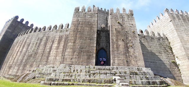 Nos volvemos a casa parando en Guimarães, cuna de Portugal. - Braga, Oporto y Guimarães. Semana Santa 2022 (6)