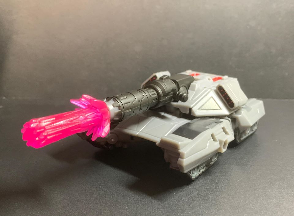 Cyberverser-Deluxe-Optimus-Prime-11