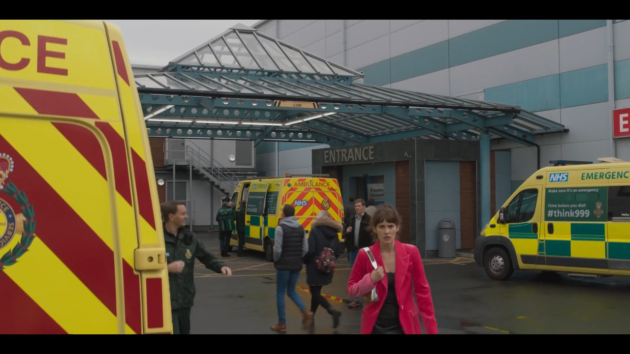 2023-04-08_21_35_BBC1_Casualty_37x26_Welcome-to-the-Warzone.mp4_snapshot_00.53.20.456