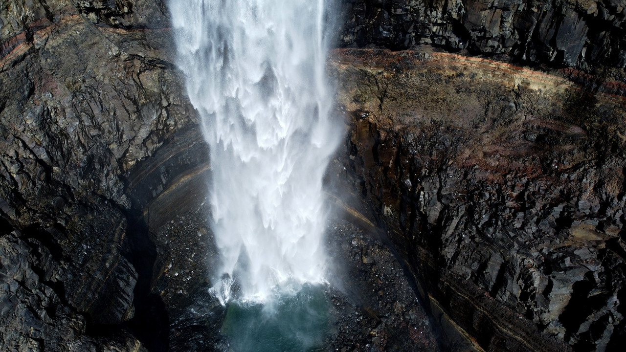 Sur y este: Hielo y sol - Iceland, Las fuerzas de la naturaleza (2021) (80)