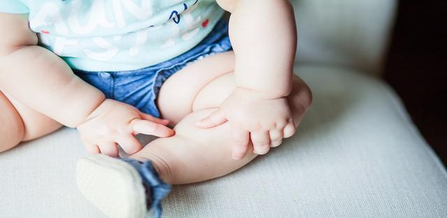 Edeme sau umflarea mâinilor şi picioarelor la copii: ce boli semnalează -  parinti.com