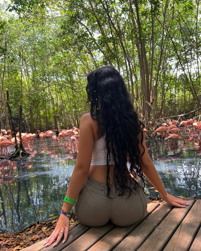 فانيسا رينهارت في جلسة تصوير ساحرة وجريئة  Vanessa-rhd-1718890684870
