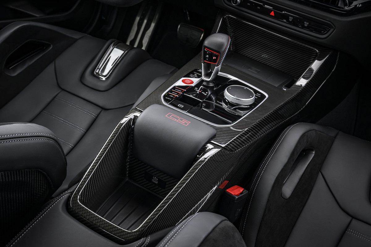 P90600894_highRes_the-new-bmw-m2-cs