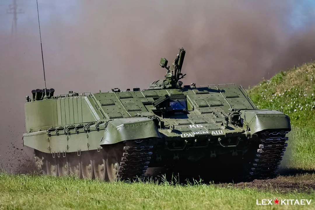 russian-bmo-t-heavy-armored-personnel-carrier-v0-20eweu0ez5ad1.webp