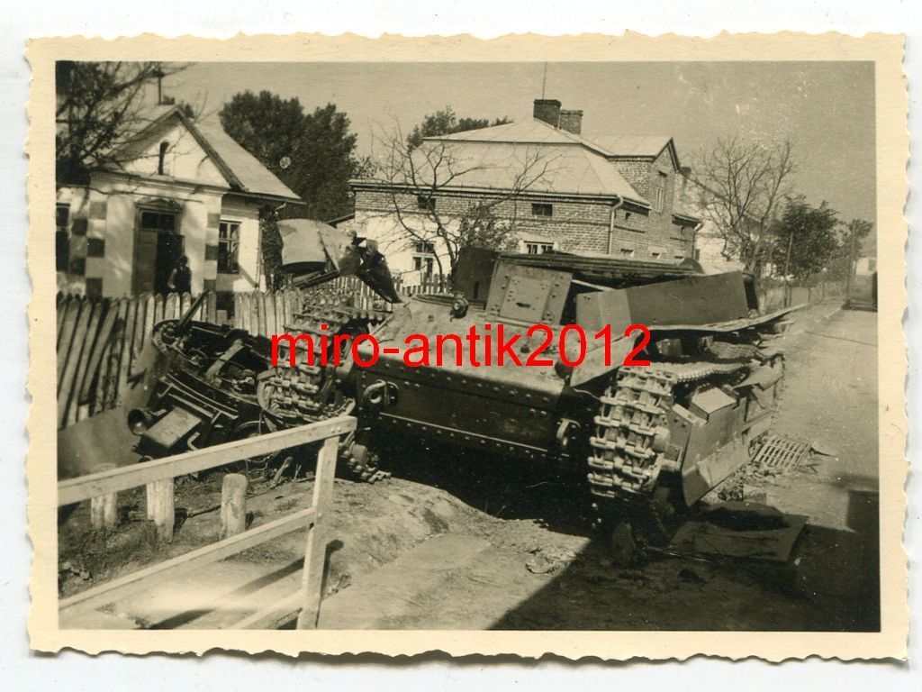 Wehrmacht, zerstörter russischer Panzer, Tank, N