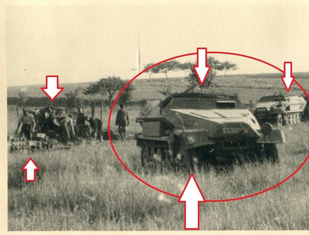Foto Panzer Spähwagen Halbkette in Stellung