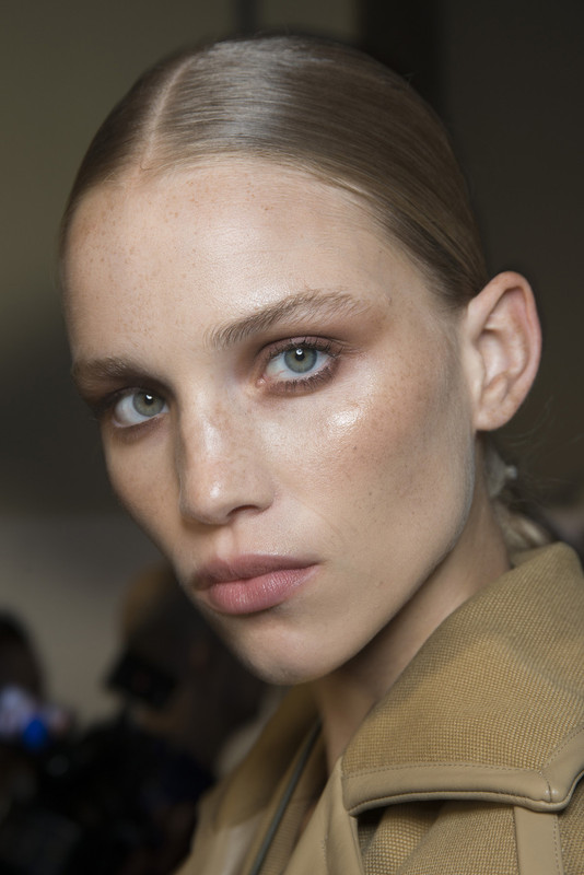 MaxMara Spring 2019 Backstage 5FhNRz8Y3bEx