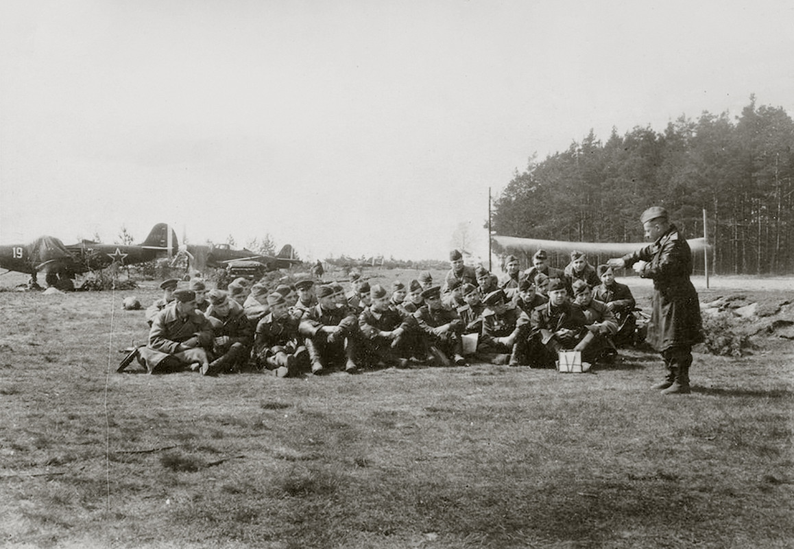 Bell-P-39-Airacobra-101GvIAP-329IAK-White-19-Belorussian-Front-1944-01