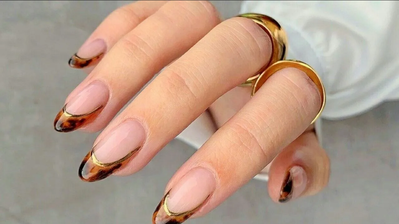 Uñas acrílicas encapsuladas: la tendencia que rejuvenece las manos