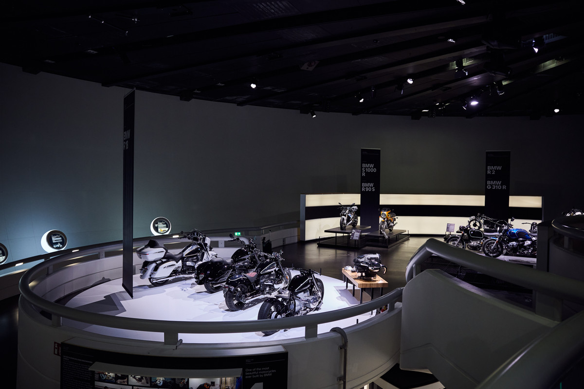 P90504710_highRes_100-years-bmw-motorr