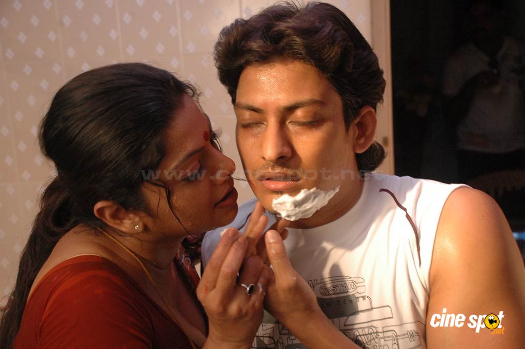 [Image: Drogam-Nadanthathu-Enna-Tamil-Movie-Hot-...tos-47.jpg]