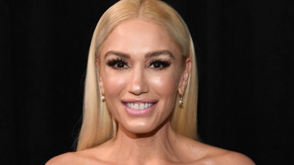 Gwen Stefani reaparece con nuevo rostro