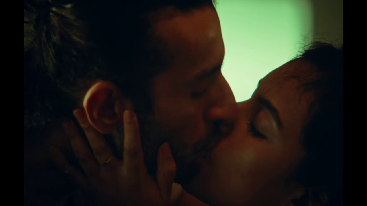 [Image: vlcsnap-2025-12-21-22h13m48s035.png]