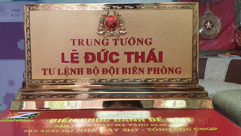 mẫu biển tên chức danh