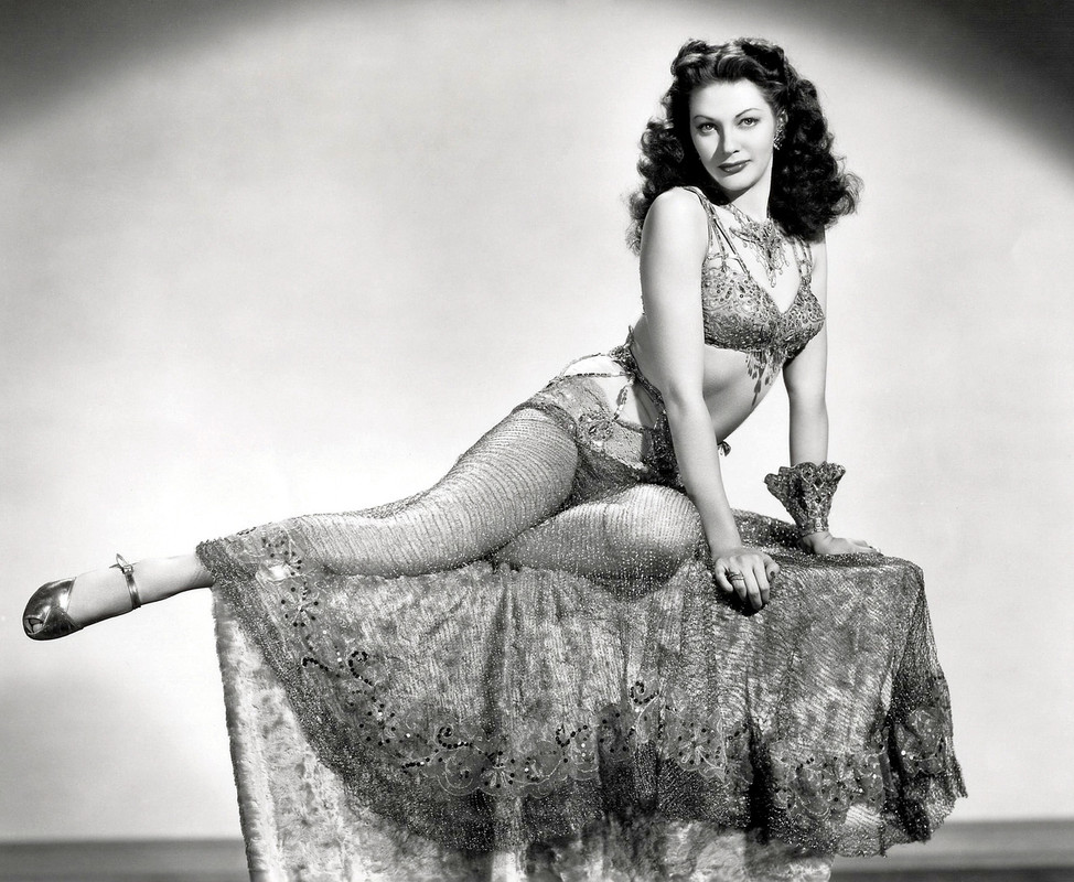 Yvonne_De_Carlo_b78