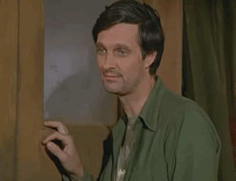Hawkeye-Pierce-Gif.gif