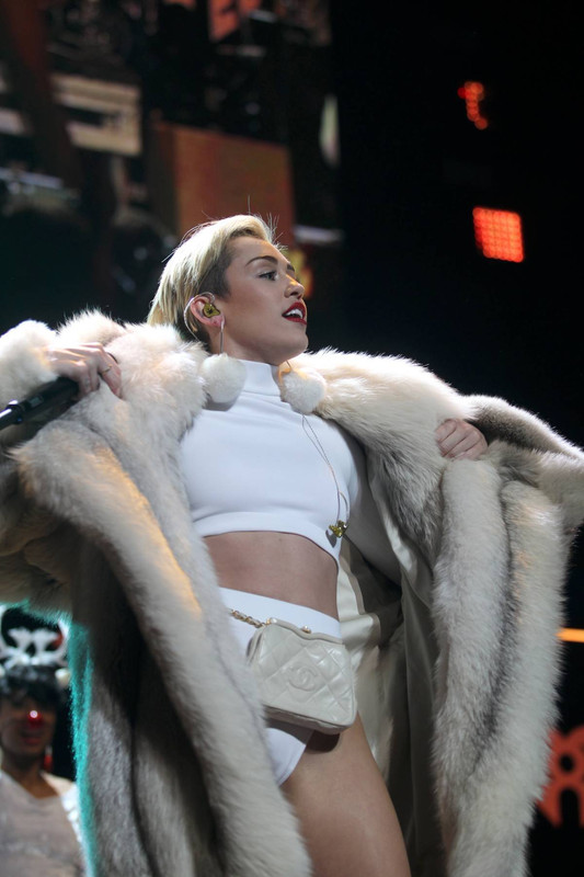 Miley-Cyrus-222
