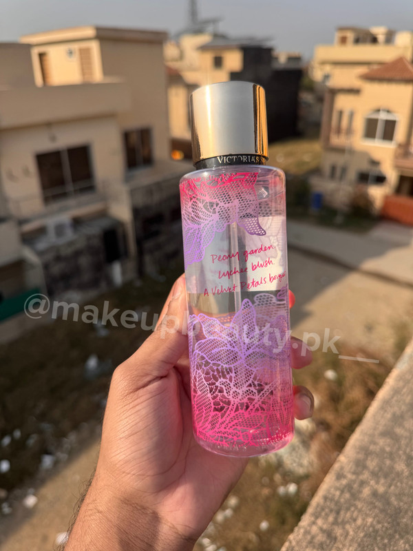 Victoria’s Secret Velvet Petals in Bloom 250 ML mist - image 2
