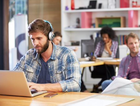 How to Start a Business While Working a 9 to 5