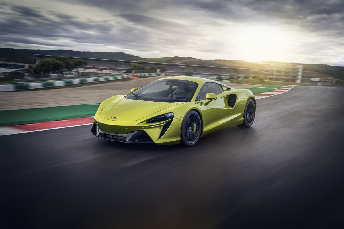 12909-McLarenArtura
