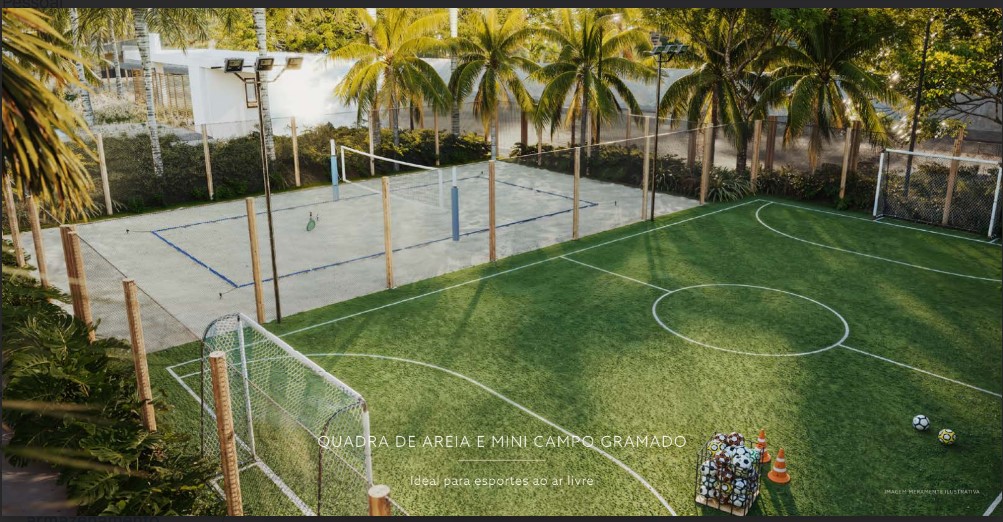 Vista noturna da fachada iluminada e área de lazer