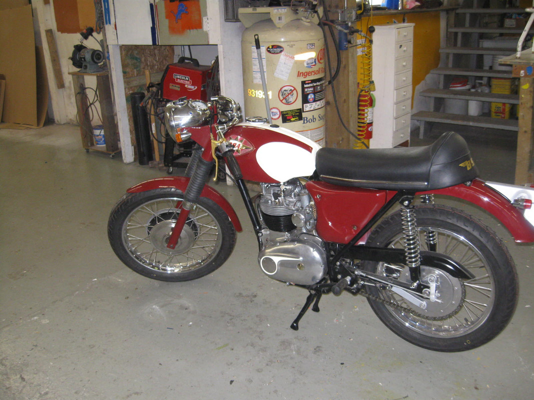 B40 Cafe left side